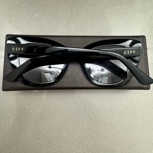 DIFF Black Sunglasses